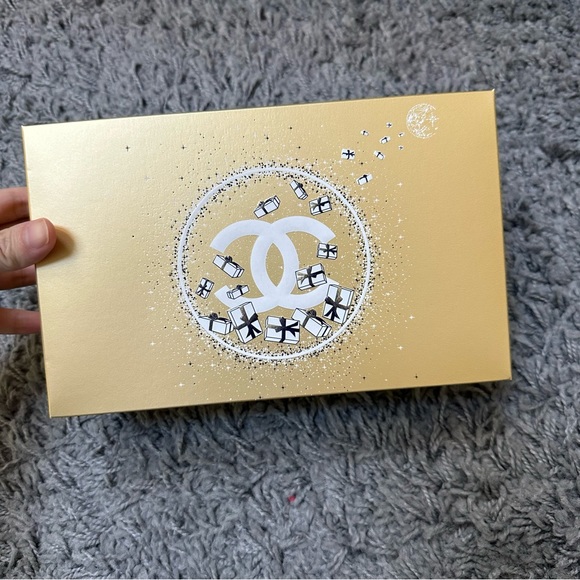 CHANEL HOLIDAY GIFT SET ON THE GO MOISTURE LIMITED BAG NEW with BOX - Picture 4 of 6
